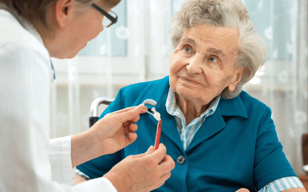 Apparecchio acustico per anziani: la soluzione ideale per ritrovare il sorriso